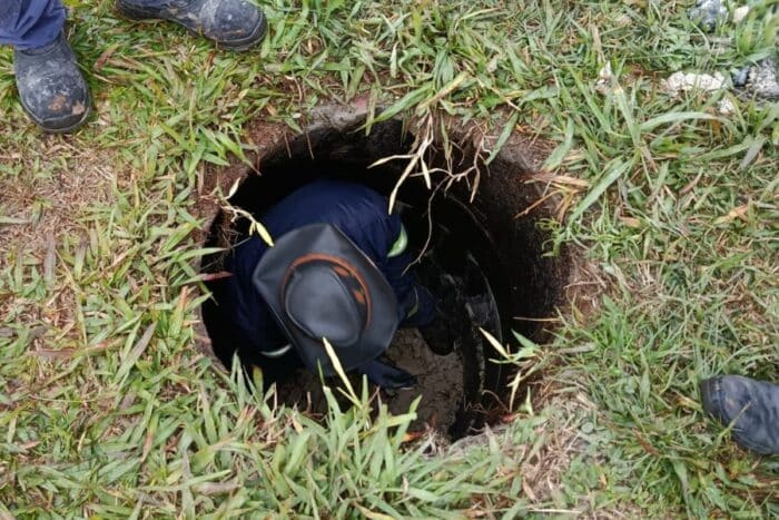 Serviços de limpa fossa e sumidouro em Viamão com a Desentupidora Pague Menos. Desentupimento e sucção eficientes e acessíveis.